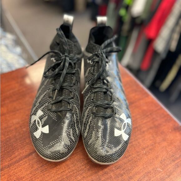 Under Amour men 11 Black and grey soccer Cleats - Picture 2 of 5